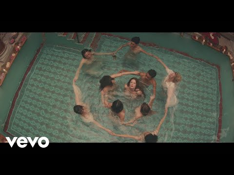 Halsey - I am not a woman, I&#039;m a god