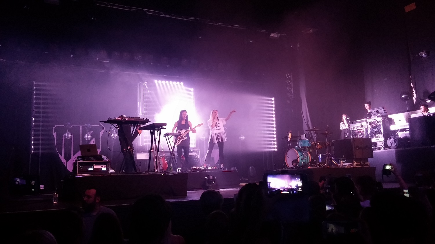 Mø: Gewaltige Ladung Euphorie im Docks, Hamburg (07.10.2016)